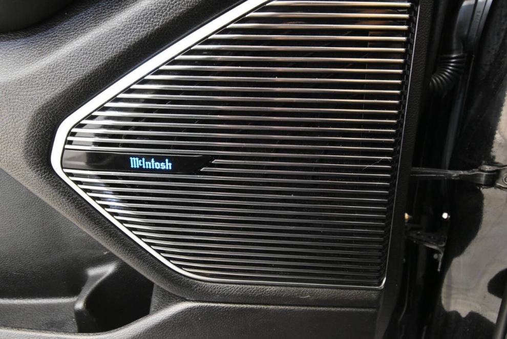 2021 Jeep Grand Cherokee L Overland 4x4 4dr SUV, Black, Mileage: 91,615 - photo 19