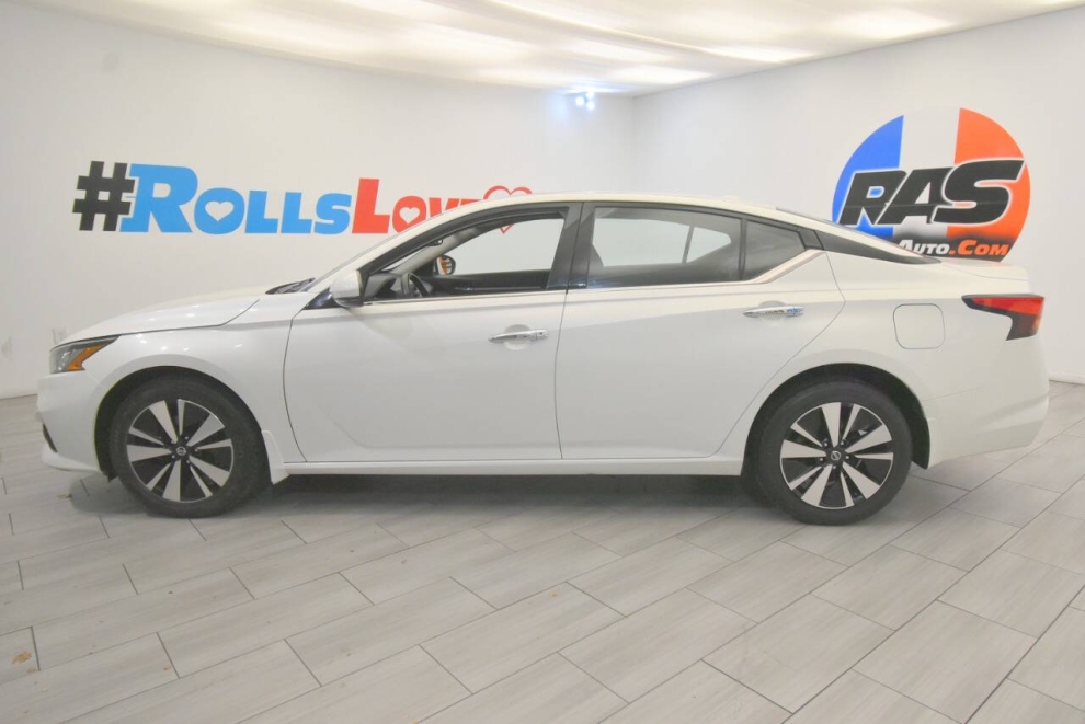 2020 Nissan Altima 2.5 SV AWD 4dr Sedan, White, Mileage: 66,203 - photo 1