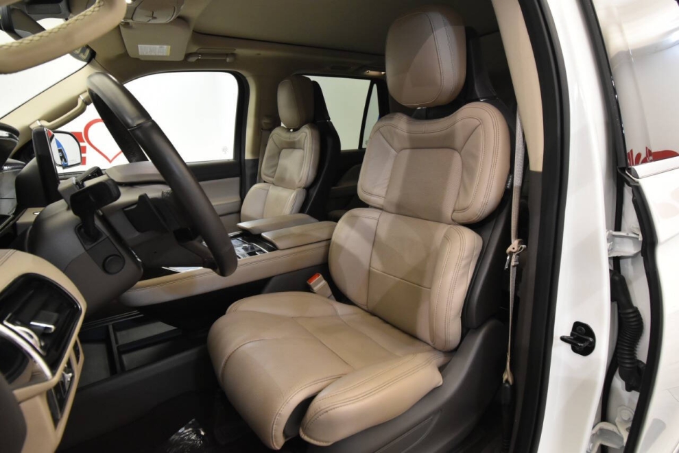 2022 Lincoln Navigator Reserve 4x4 4dr SUV, Blanco, Mileage: 34,977 - photo 10
