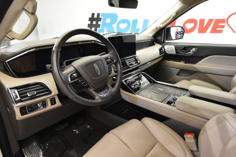 2022 Lincoln Navigator Reserve 4x4 4dr SUV, Blanco, Mileage: 34,977 - photo 11