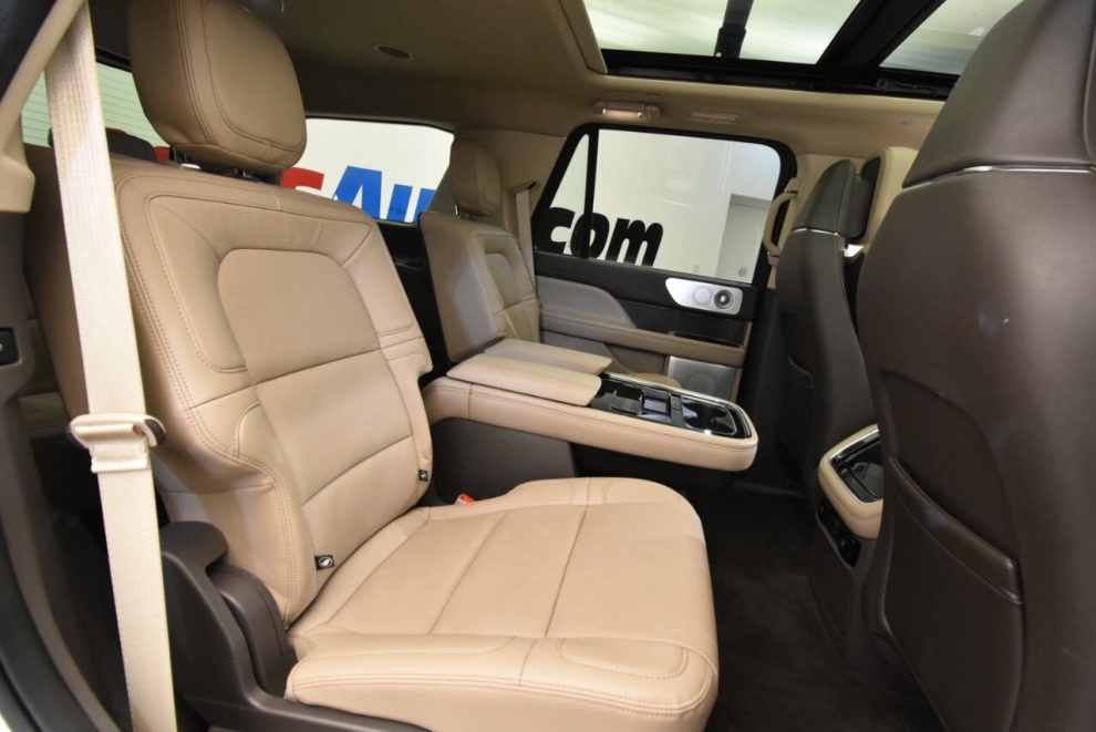 2022 Lincoln Navigator Reserve 4x4 4dr SUV, Blanco, Mileage: 34,977 - photo 18