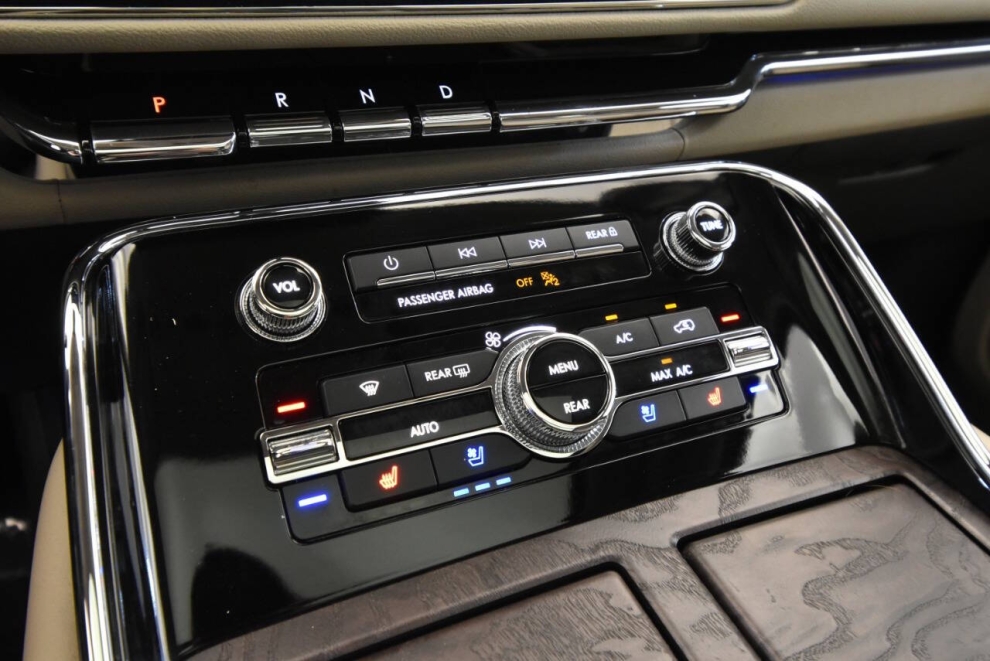 2022 Lincoln Navigator Reserve 4x4 4dr SUV, Blanco, Mileage: 34,977 - photo 24