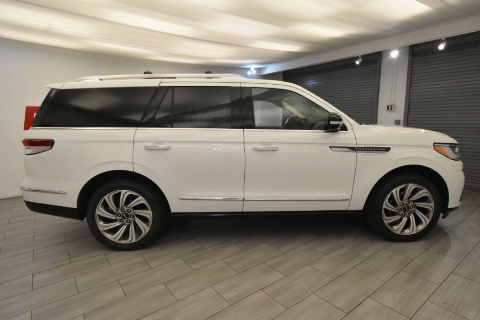 2022 Lincoln Navigator Reserve 4x4 4dr SUV, Blanco, Mileage: 34,977 - photo 5
