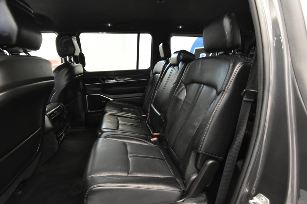 2022 Jeep Wagoneer Series II 4x4 4dr SUV, Gray, Mileage: 58,717 - photo 14