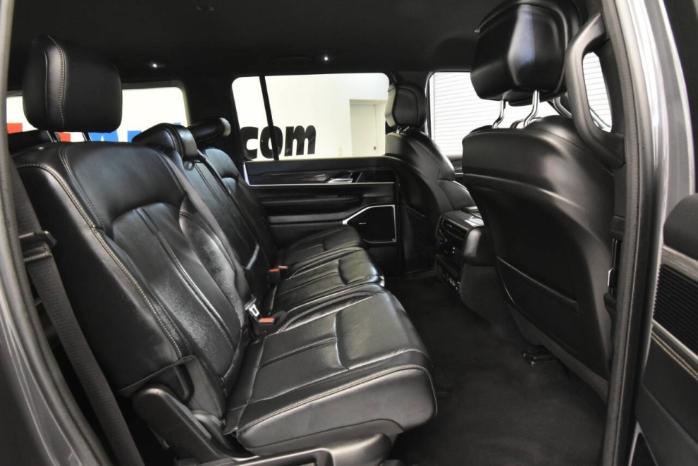 2022 Jeep Wagoneer Series II 4x4 4dr SUV, Gray, Mileage: 58,717 - photo 17