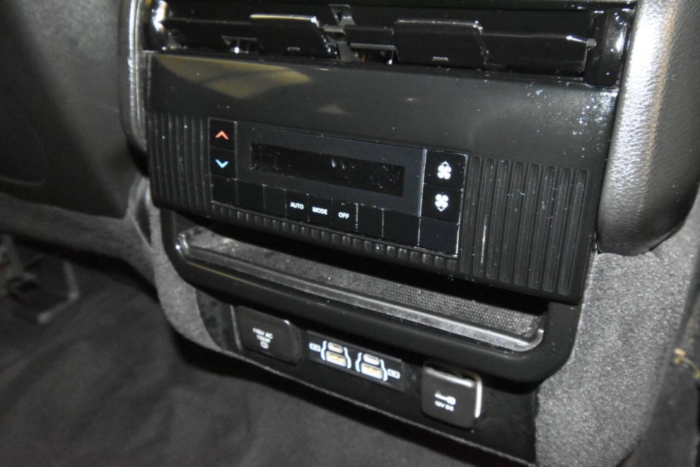 2022 Jeep Wagoneer Series II 4x4 4dr SUV, Gray, Mileage: 58,717 - photo 18