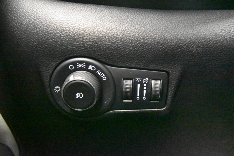 2022 Jeep Compass Limited 4x4 4dr SUV, , Mileage: 64,762 - photo 27