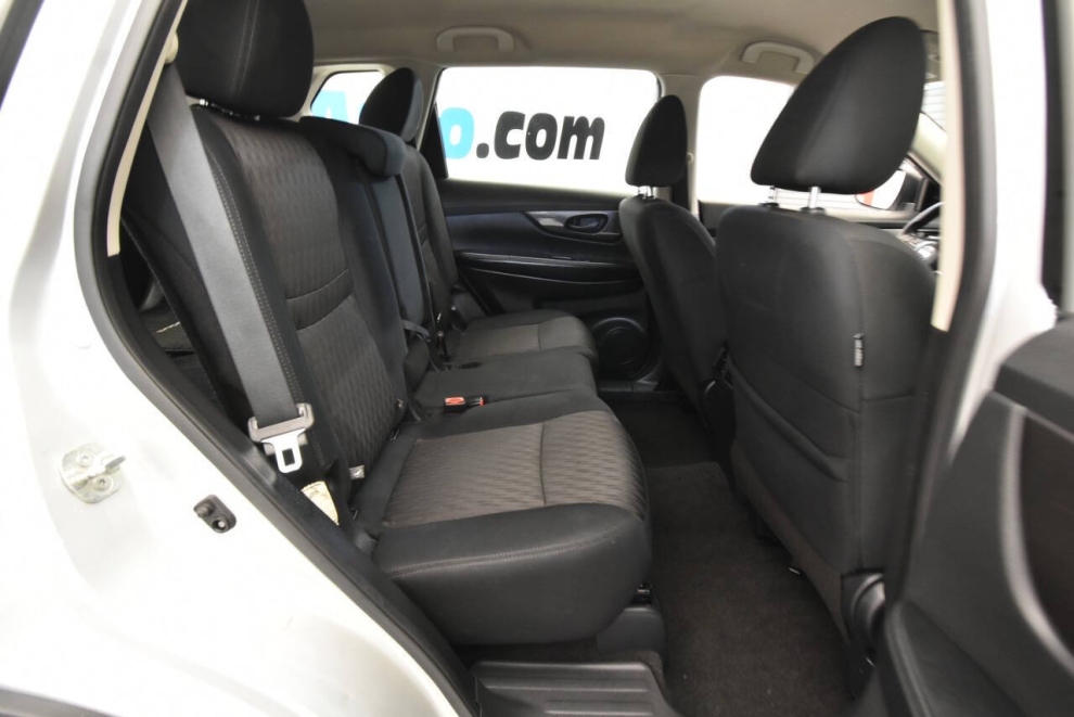 2020 Nissan Rogue SV 4dr Crossover, , Mileage: 76,329 - photo 16