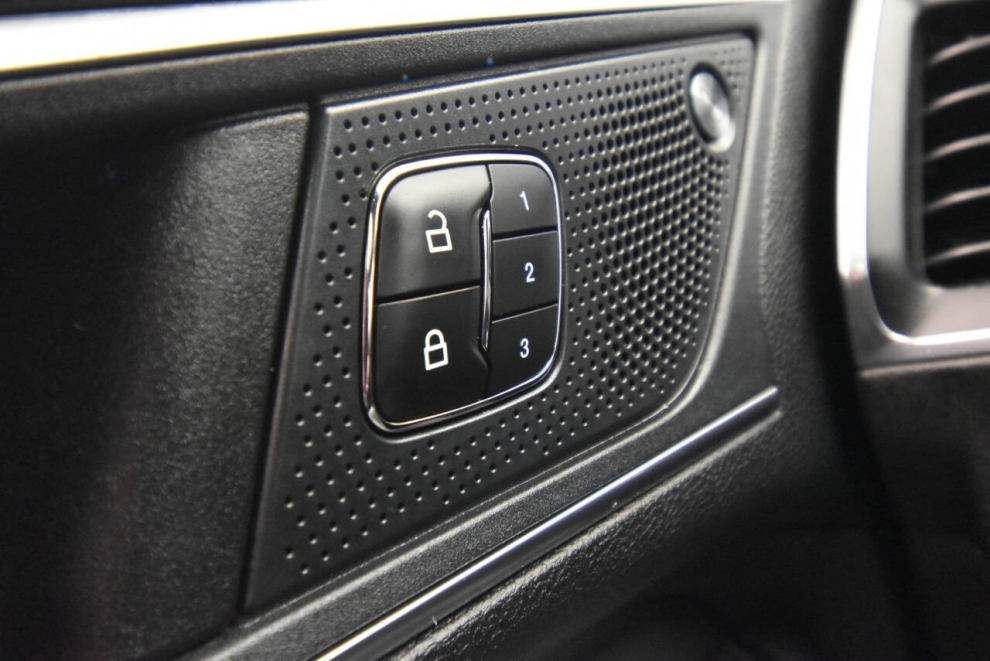 2021 Ford Edge ST AWD 4dr Crossover, Red, Mileage: 70,932 - photo 32