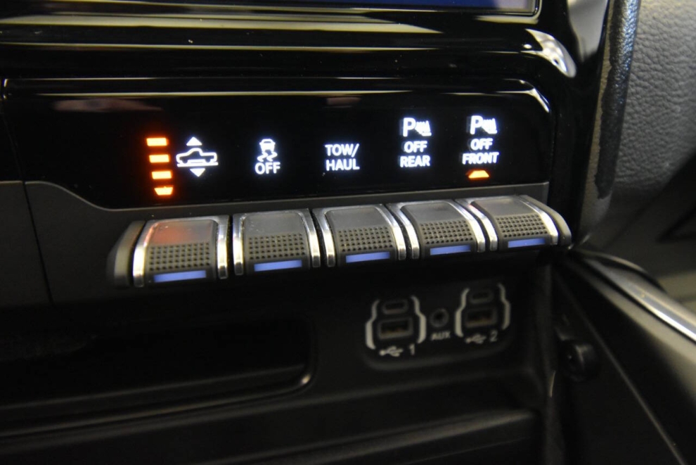 2021 RAM 1500 Laramie 4x4 4dr Crew Cab 5.6 ft. SB Pickup, Red, Mileage: 61,328 - photo 20