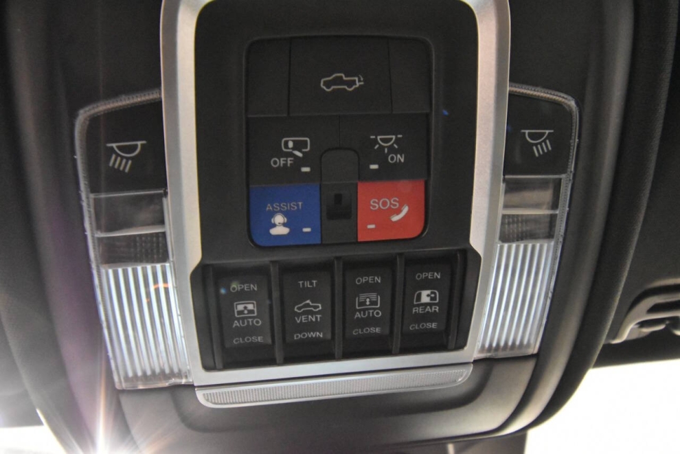 2021 RAM 1500 Laramie 4x4 4dr Crew Cab 5.6 ft. SB Pickup, Red, Mileage: 61,328 - photo 23