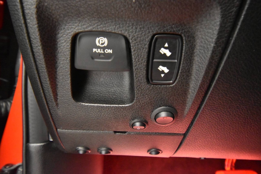 2021 RAM 1500 Laramie 4x4 4dr Crew Cab 5.6 ft. SB Pickup, Red, Mileage: 61,328 - photo 32