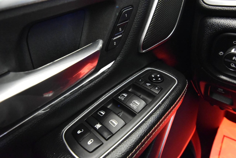 2021 RAM 1500 Laramie 4x4 4dr Crew Cab 5.6 ft. SB Pickup, Red, Mileage: 61,328 - photo 33