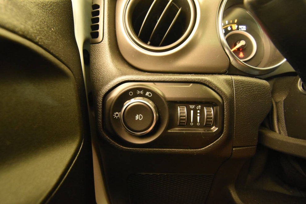 2021 Jeep Wrangler Sport 4x4 2dr SUV, White, Mileage: 38,955 - photo 27