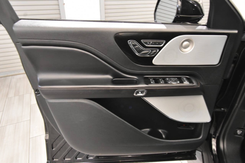 2021 Lincoln Aviator Reserve AWD 4dr SUV, Black, Mileage: 93,218 - photo 12