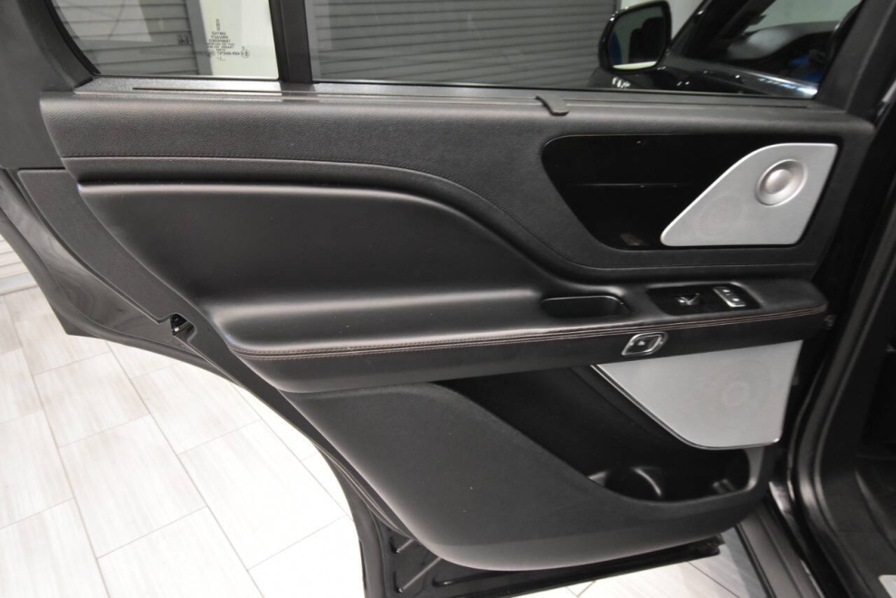 2021 Lincoln Aviator Reserve AWD 4dr SUV, Black, Mileage: 93,218 - photo 14