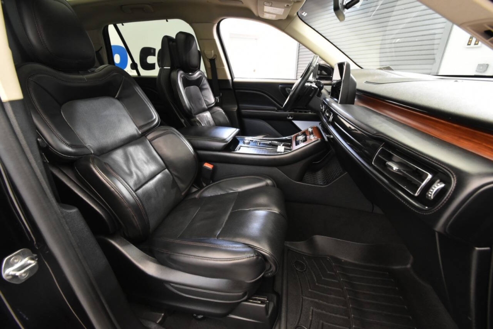 2021 Lincoln Aviator Reserve AWD 4dr SUV, Black, Mileage: 93,218 - photo 17