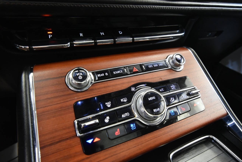 2021 Lincoln Aviator Reserve AWD 4dr SUV, Black, Mileage: 93,218 - photo 24