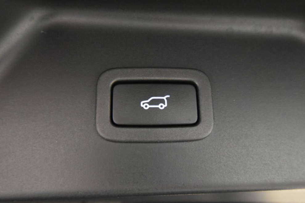 2021 Land Rover Range Rover P400 HSE Westminster Edition AWD 4dr SUV, White, Mileage: 92,879 - photo 38