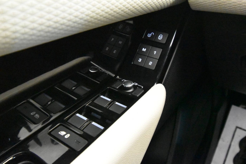 2020 Land Rover Range Rover Velar P340 S AWD 4dr SUV, White, Mileage: 92,120 - photo 29