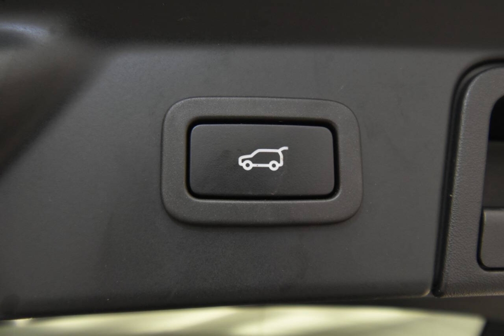 2020 Land Rover Range Rover Velar P340 S AWD 4dr SUV, White, Mileage: 92,120 - photo 33