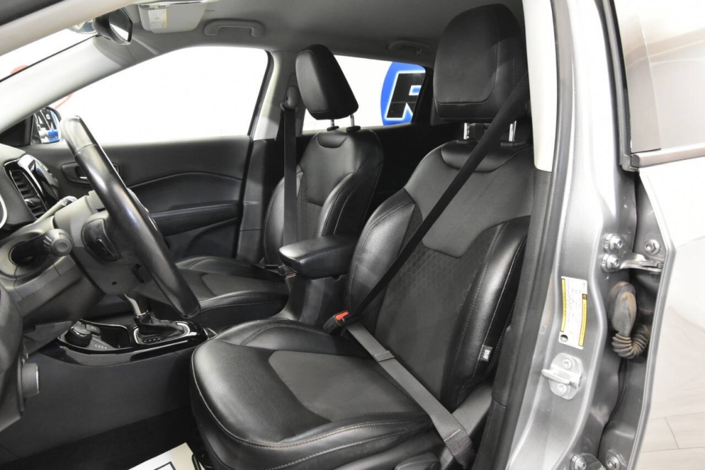 2020 Jeep Compass Altitude 4x4 4dr SUV, Gray, Mileage: 84,018 - photo 10