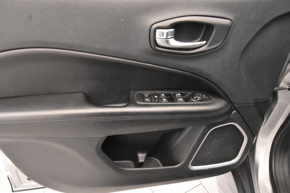 2020 Jeep Compass Altitude 4x4 4dr SUV, Gray, Mileage: 84,018 - photo 12