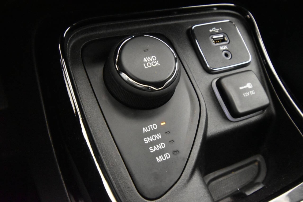 2020 Jeep Compass Altitude 4x4 4dr SUV, Gray, Mileage: 84,018 - photo 19