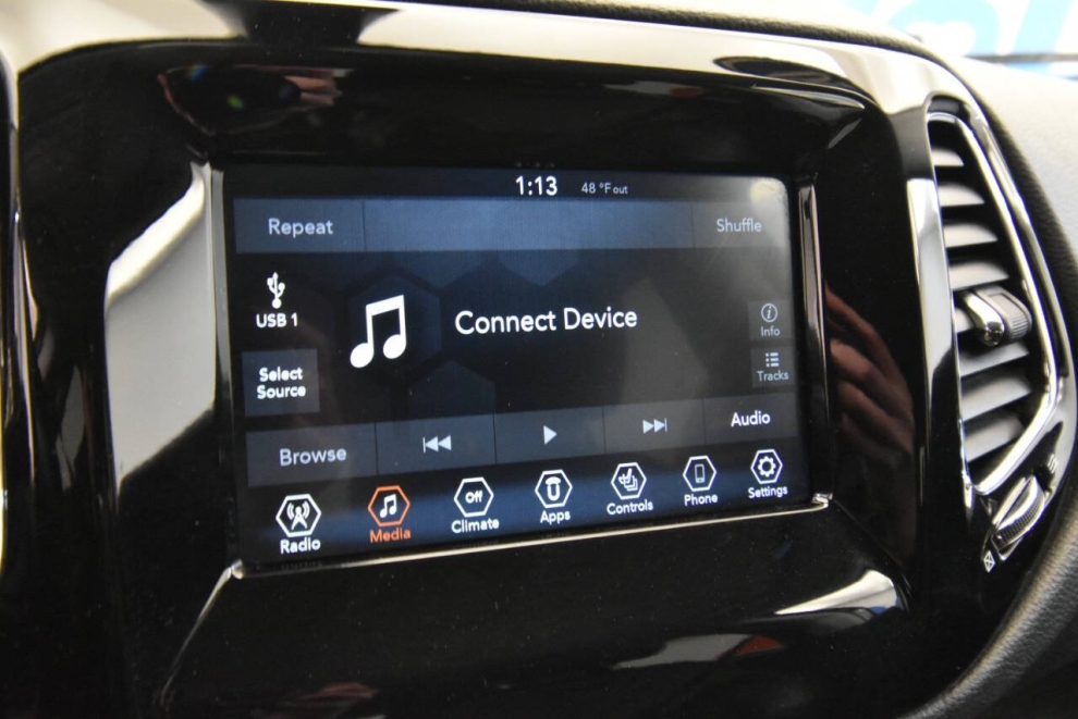 2020 Jeep Compass Altitude 4x4 4dr SUV, Gray, Mileage: 84,018 - photo 21