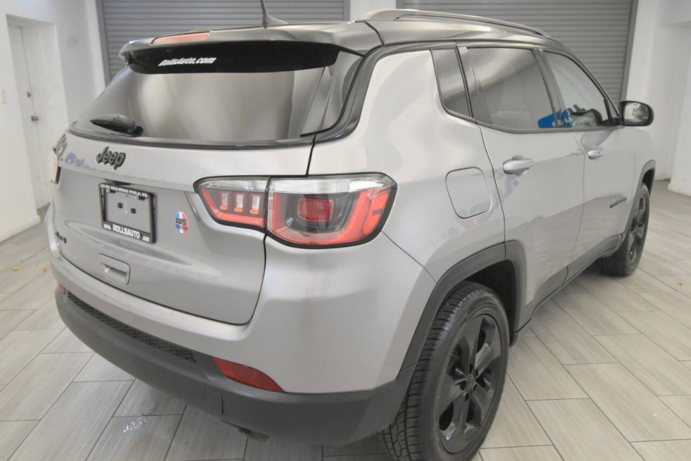 2020 Jeep Compass Altitude 4x4 4dr SUV, Gray, Mileage: 84,018 - photo 4