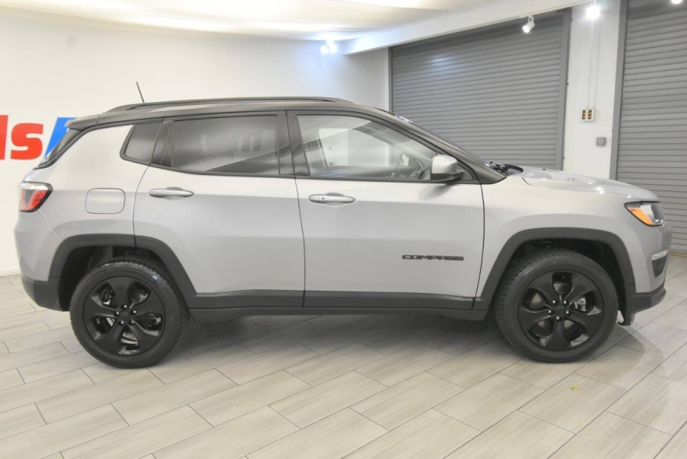 2020 Jeep Compass Altitude 4x4 4dr SUV, Gray, Mileage: 84,018 - photo 5