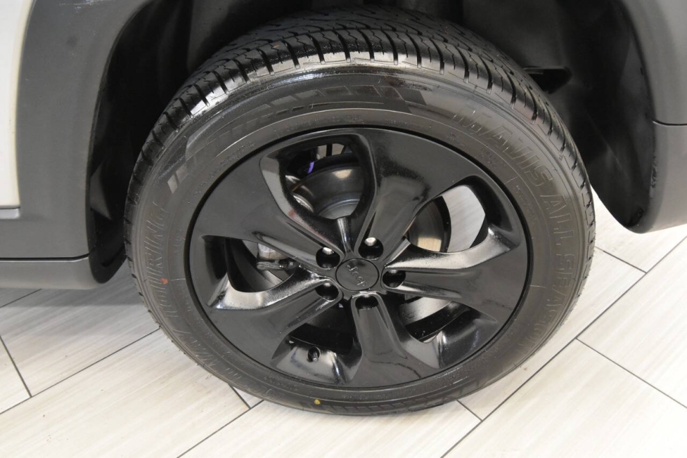 2020 Jeep Compass Altitude 4x4 4dr SUV, Gray, Mileage: 84,018 - photo 9