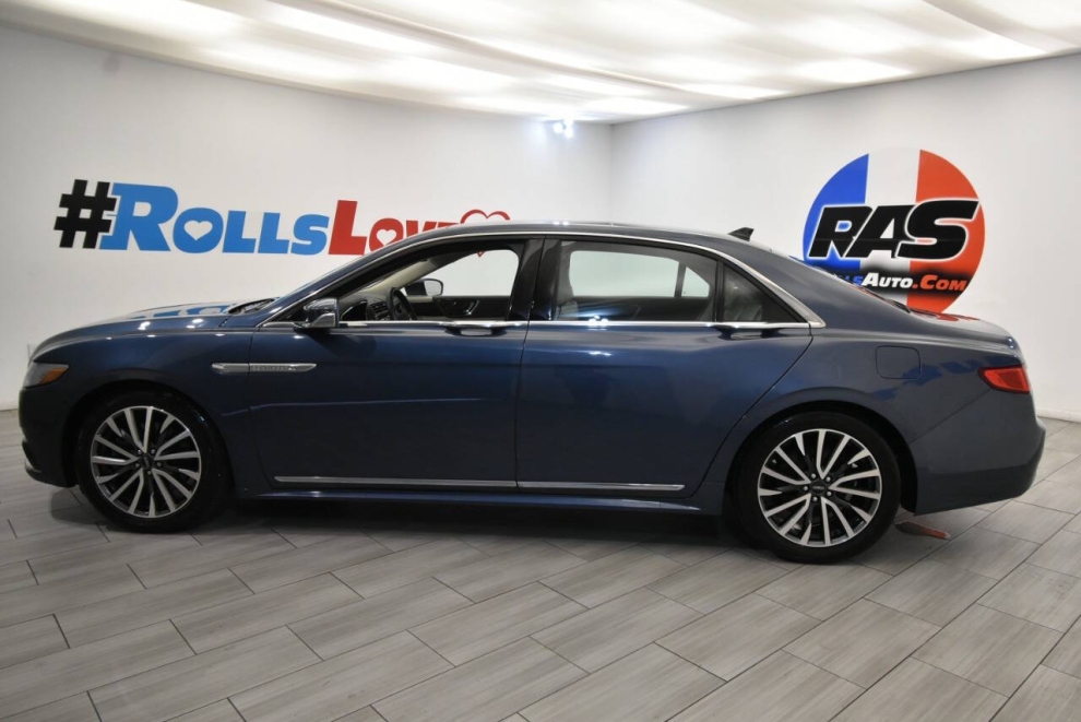 2019 Lincoln Continental Select AWD 4dr Sedan, Azul, Mileage: 78,717 - photo 1