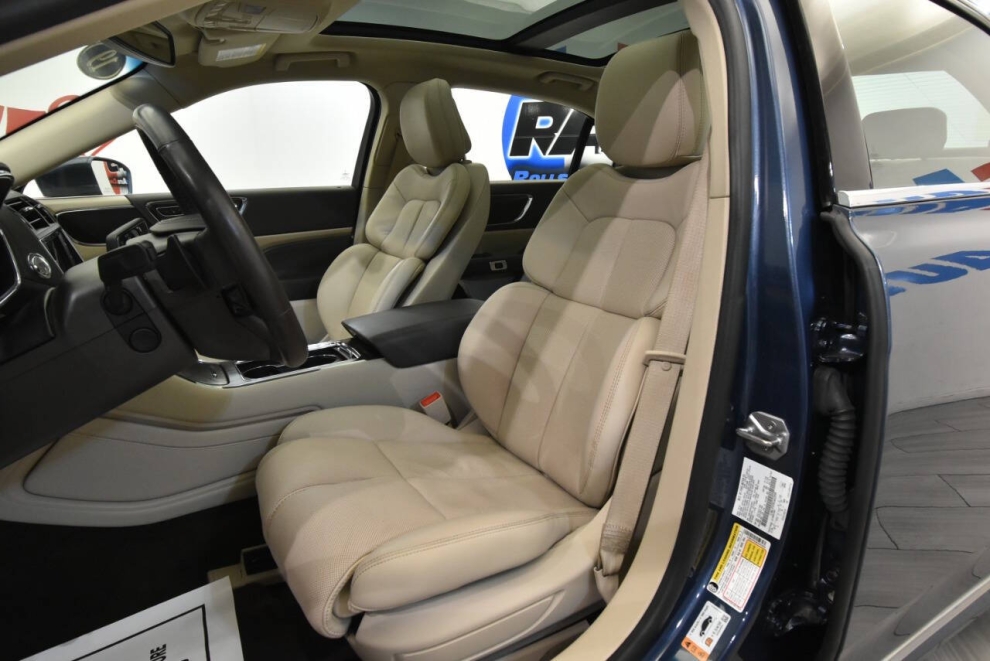 2019 Lincoln Continental Select AWD 4dr Sedan, Azul, Mileage: 78,717 - photo 10