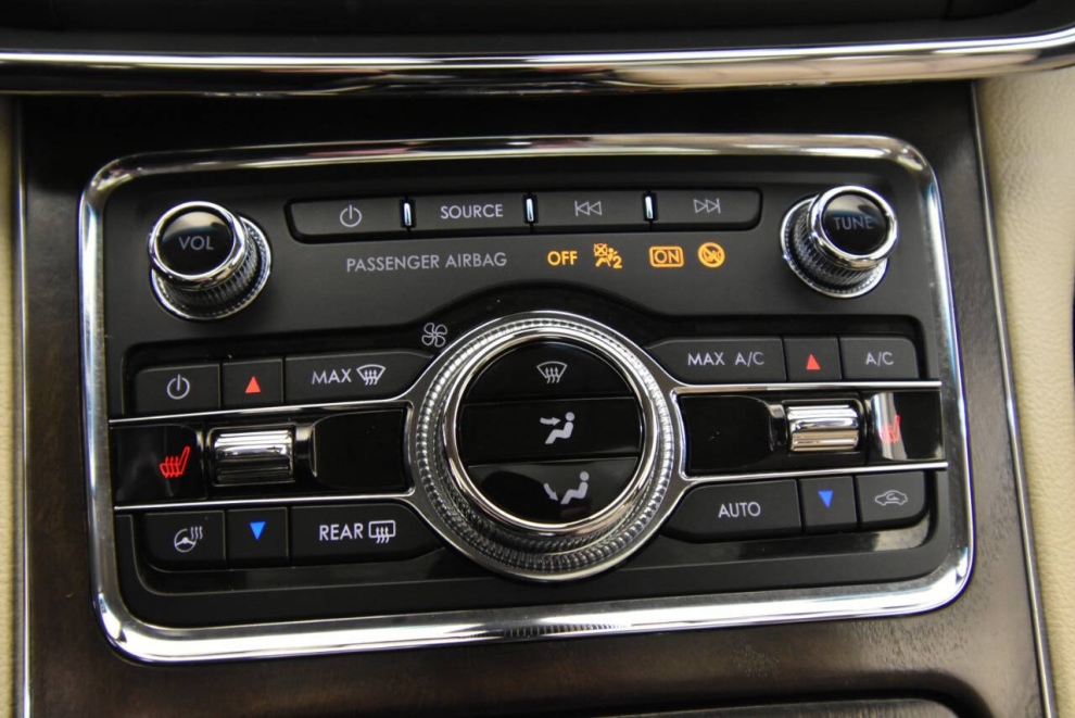 2019 Lincoln Continental Select AWD 4dr Sedan, Azul, Mileage: 78,717 - photo 19