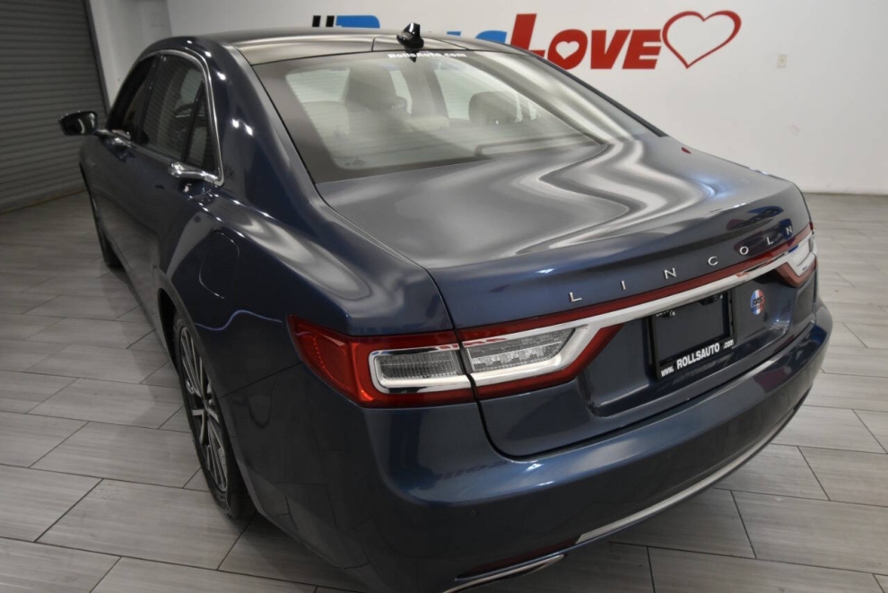 2019 Lincoln Continental Select AWD 4dr Sedan, Azul, Mileage: 78,717 - photo 2