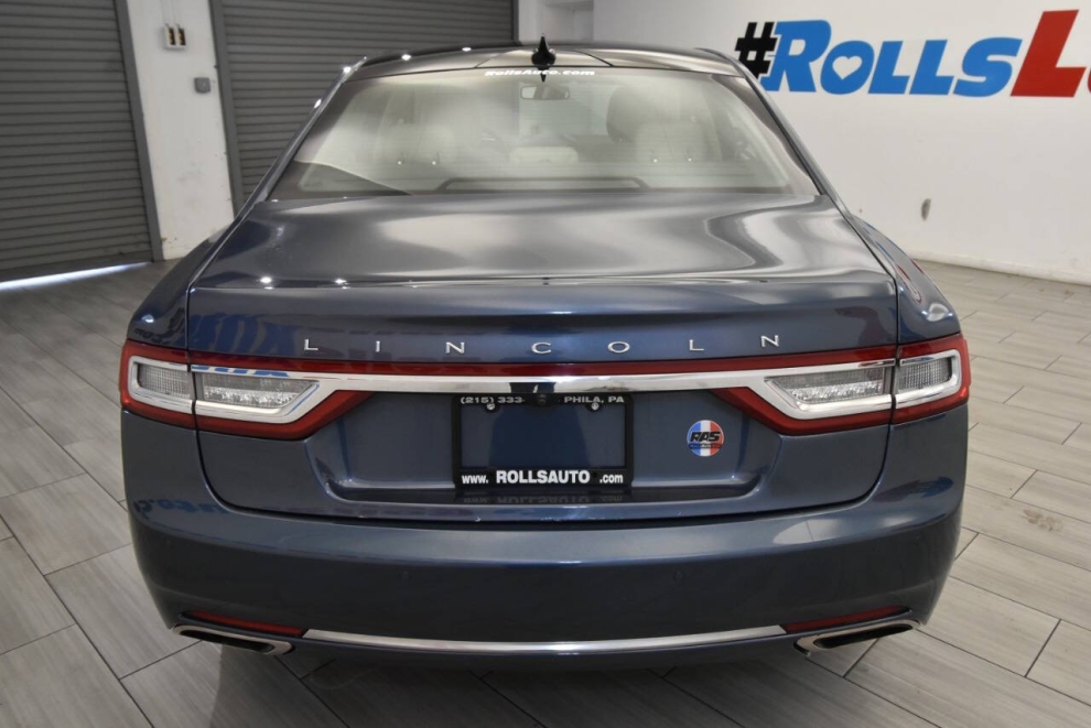 2019 Lincoln Continental Select AWD 4dr Sedan, Azul, Mileage: 78,717 - photo 3