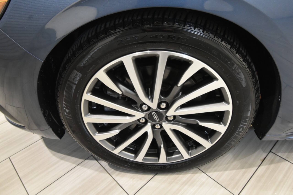 2019 Lincoln Continental Select AWD 4dr Sedan, Azul, Mileage: 78,717 - photo 9