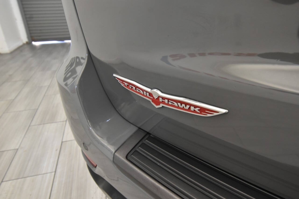 2021 Jeep Grand Cherokee Trailhawk 4x4 4dr SUV, Gray, Mileage: 103,455 - photo 31