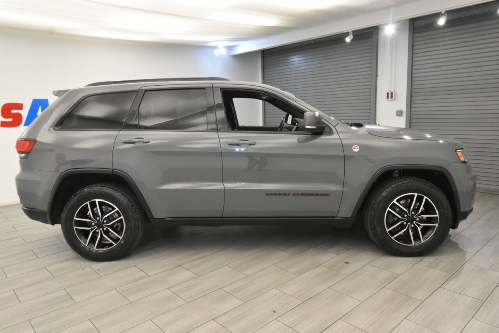 2021 Jeep Grand Cherokee Trailhawk 4x4 4dr SUV, Gray, Mileage: 103,455 - photo 5