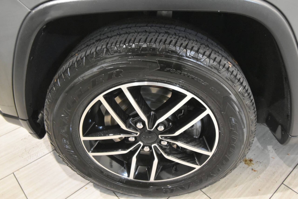 2021 Jeep Grand Cherokee Trailhawk 4x4 4dr SUV, Gray, Mileage: 103,455 - photo 9