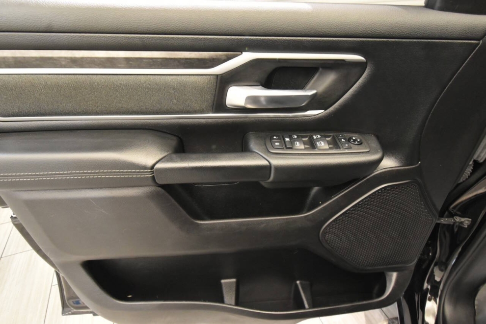 2021 RAM 1500 Big Horn 4x4 4dr Crew Cab 5.6 ft. SB Pickup, Black, Mileage: 73,944 - photo 12