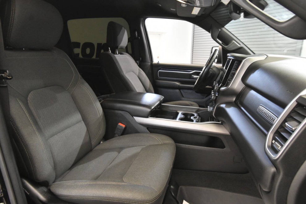 2021 RAM 1500 Big Horn 4x4 4dr Crew Cab 5.6 ft. SB Pickup, Black, Mileage: 73,944 - photo 14
