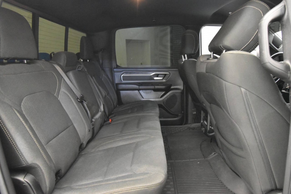 2021 RAM 1500 Big Horn 4x4 4dr Crew Cab 5.6 ft. SB Pickup, Black, Mileage: 73,944 - photo 15