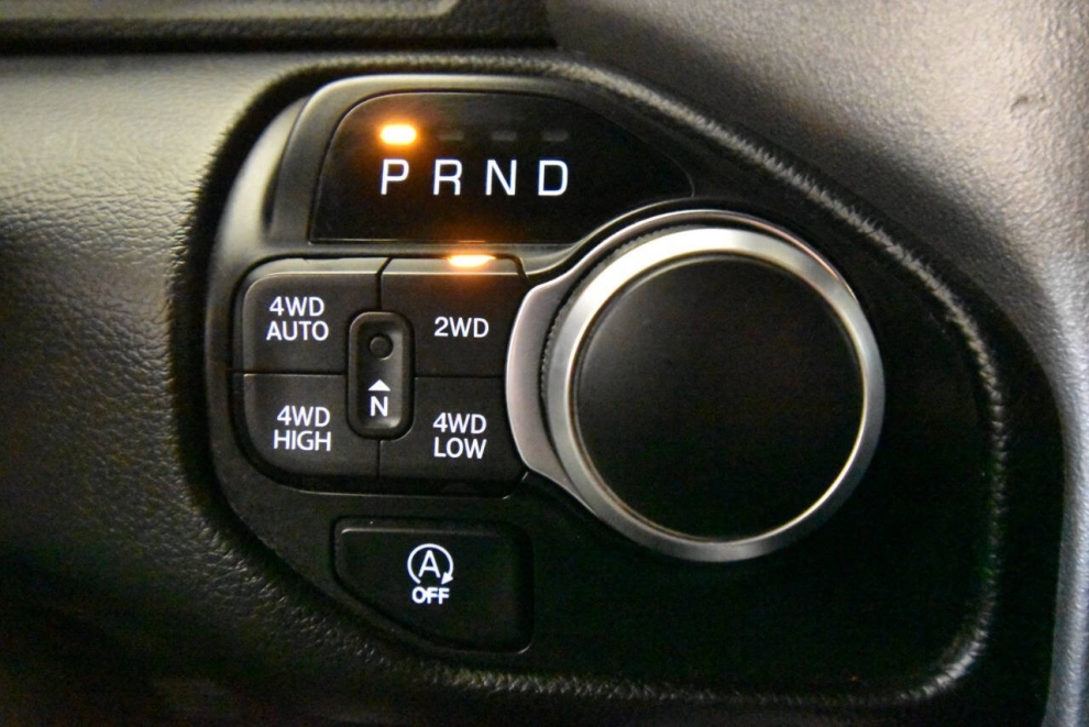 2021 RAM 1500 Big Horn 4x4 4dr Crew Cab 5.6 ft. SB Pickup, Black, Mileage: 73,944 - photo 21