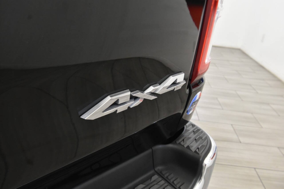 2021 RAM 1500 Big Horn 4x4 4dr Crew Cab 5.6 ft. SB Pickup, Black, Mileage: 73,944 - photo 30