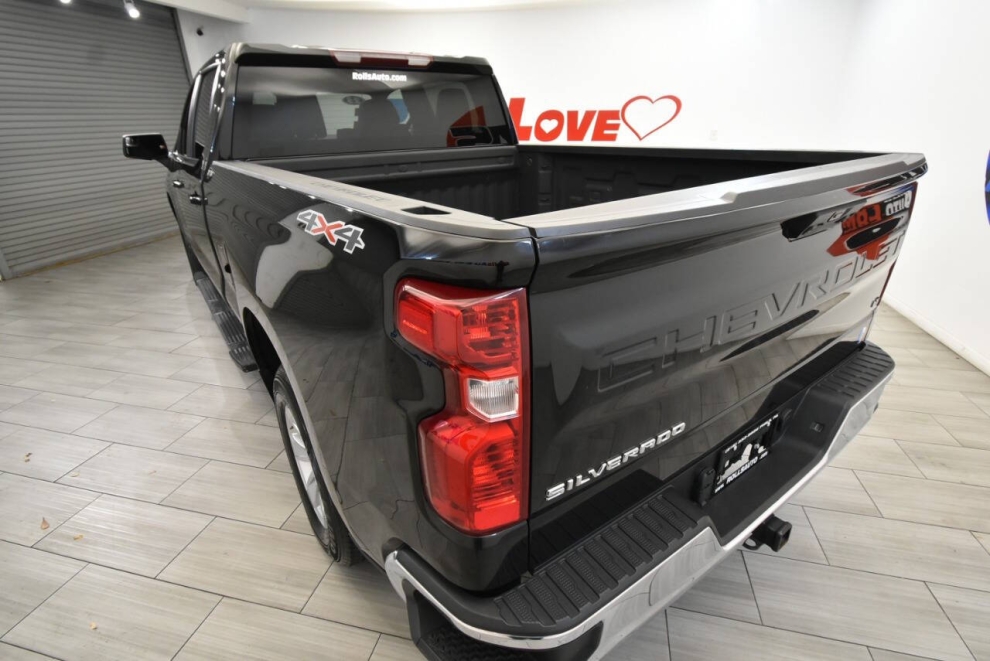2023 Chevrolet Silverado 1500 LT 4x4 4dr Crew Cab 5.8 ft. SB w/1LT, Black, Mileage: 56,336 - photo 2
