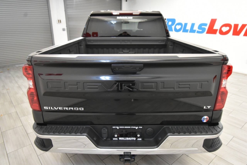 2023 Chevrolet Silverado 1500 LT 4x4 4dr Crew Cab 5.8 ft. SB w/1LT, Black, Mileage: 56,336 - photo 3