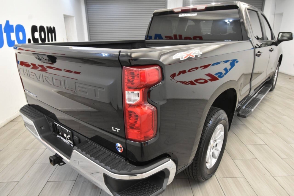 2023 Chevrolet Silverado 1500 LT 4x4 4dr Crew Cab 5.8 ft. SB w/1LT, Black, Mileage: 56,336 - photo 4
