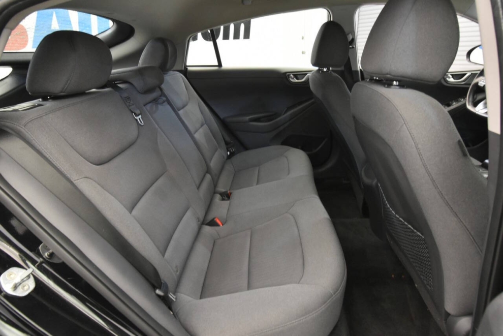 2020 Hyundai Ioniq Electric SE 4dr Hatchback, Black, Mileage: 35,696 - photo 15